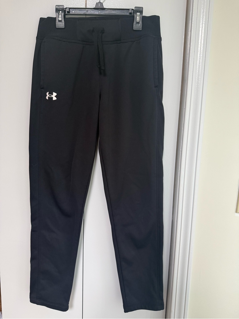 Under Armour Black Athletic Jogger Pants youth large.